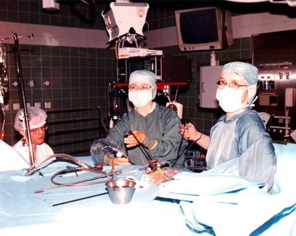 Intraoperatiivista menoa Pohjois-Karjalan keskussairaalassa 1996.